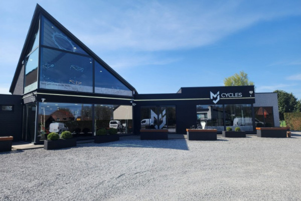 Nettoyage professionnel du magasin de vélos MJ Cycles à Charleroi
