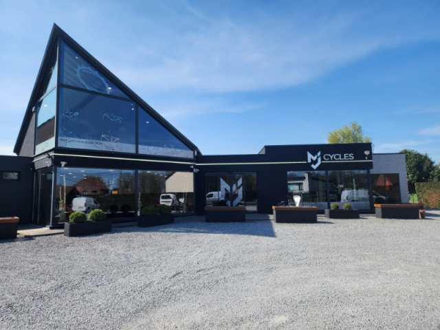 Nettoyage professionnel du magasin de vélos MJ Cycles à Charleroi